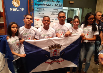 Alunos da rede municipal recebem medalhas nas Olimpíadas Brasileiras de Química e Ciê